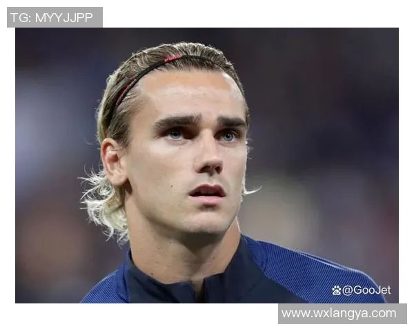 足球场上的女神力量：盘点那些活跃的足球球星女博主与她们的精彩瞬间